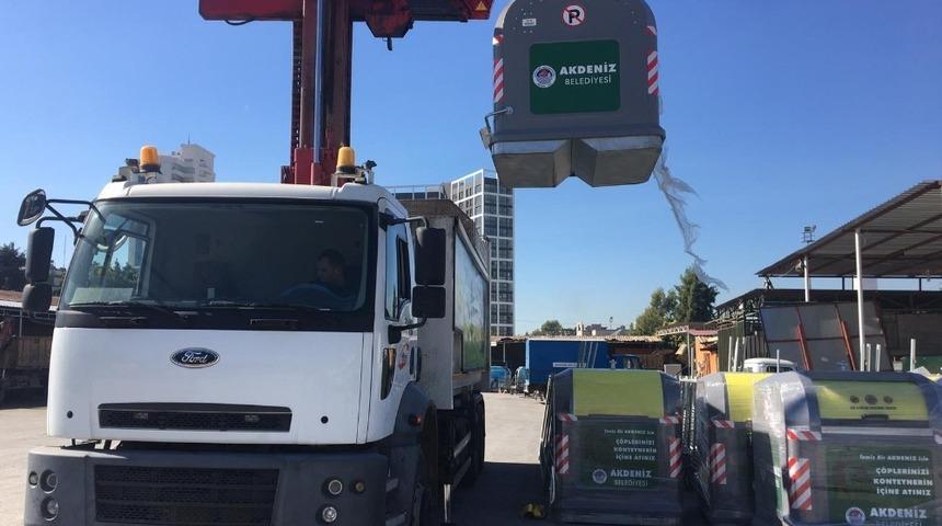 Akdeniz&rsquo;e modern &ccedil;&ouml;p konteynırları