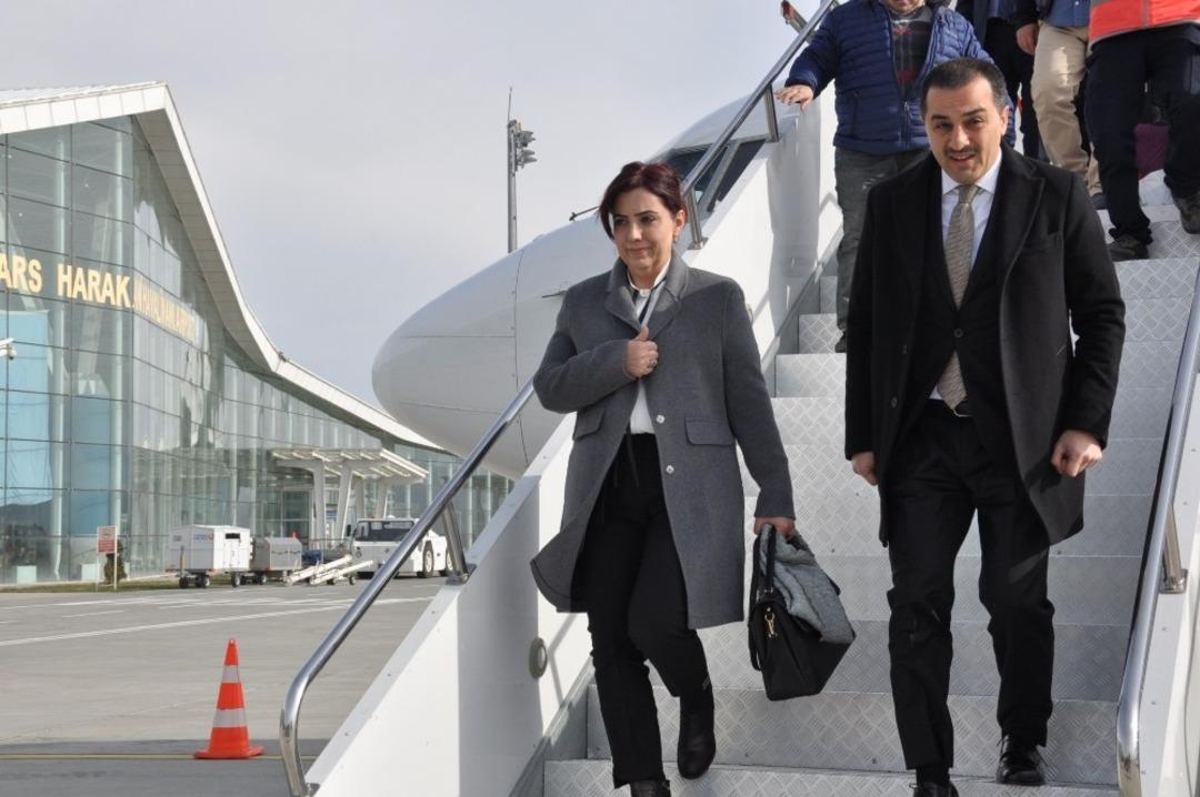 Kars Valisi T&uuml;rker &Ouml;ks&uuml;z, yeni g&ouml;revine başladı