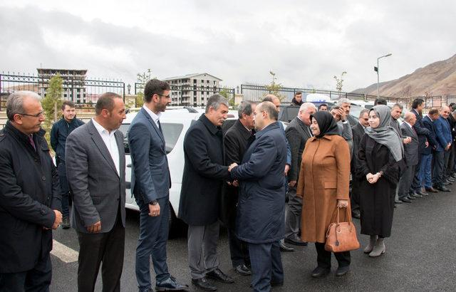 Trabzon Valiliği'ne atanan Ustaoğlu, Bitlis'ten uğurlandı