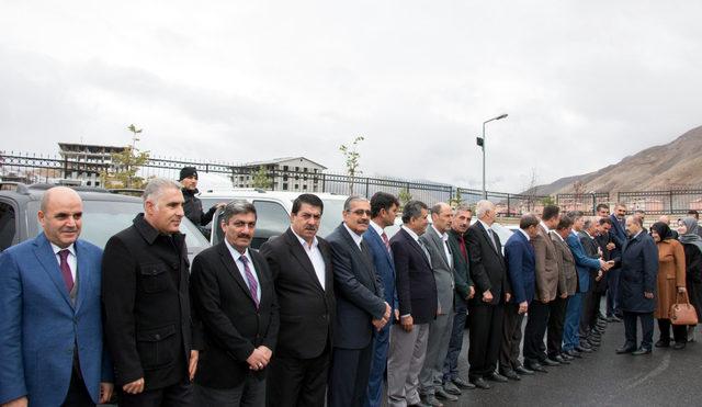 Trabzon Valiliği'ne atanan Ustaoğlu, Bitlis'ten uğurlandı