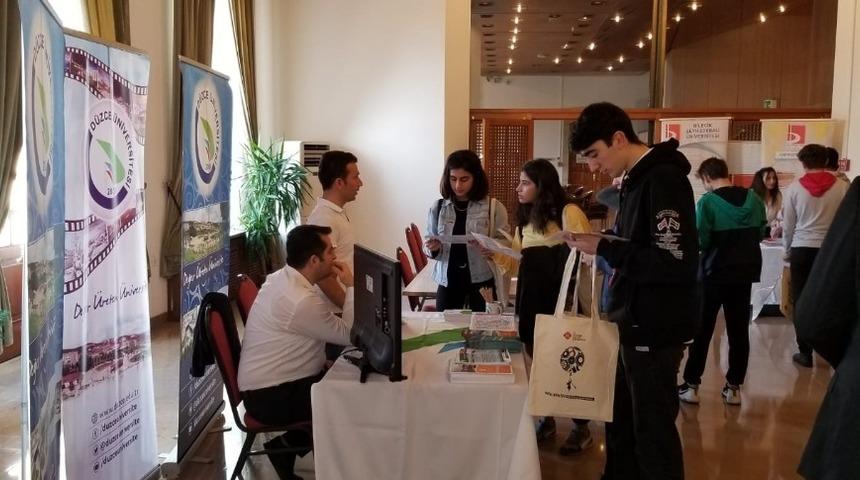 D&uuml;zce &Uuml;niversitesi kariyer g&uuml;nleri&rsquo;nde liseli &ouml;ğrencilerle buluştu