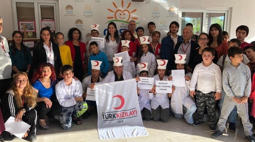 Ostaca&rsquo;da &ouml;zel &ouml;ğrenciler Kızılay Haftası&rsquo;nı kutladı