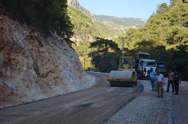 Antalya Büyükşehir Belediyesi’nden asfaltlama çalışması