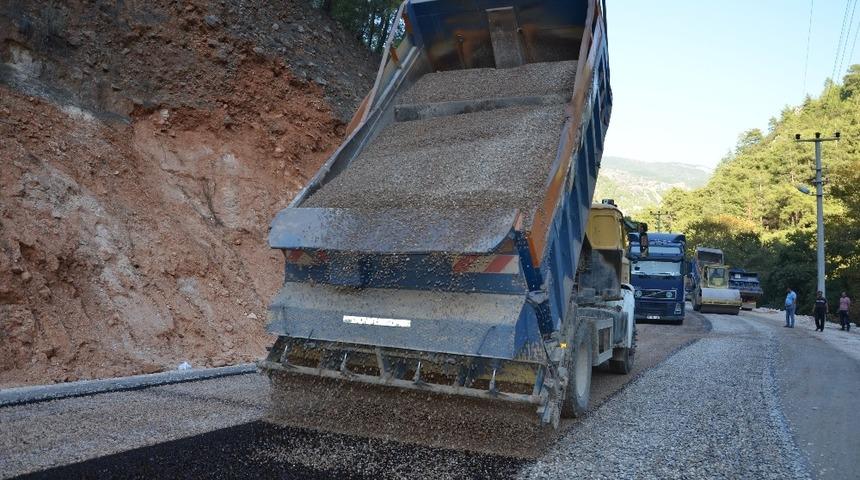 Antalya B&uuml;y&uuml;kşehir Belediyesi&rsquo;nden asfaltlama &ccedil;alışması