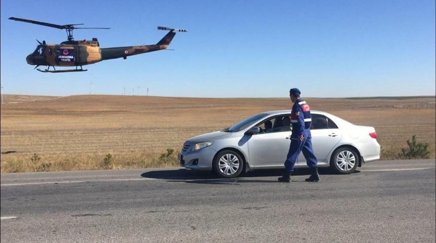 Jandarmanın havadan trafik denetimleri s&uuml;r&uuml;yor