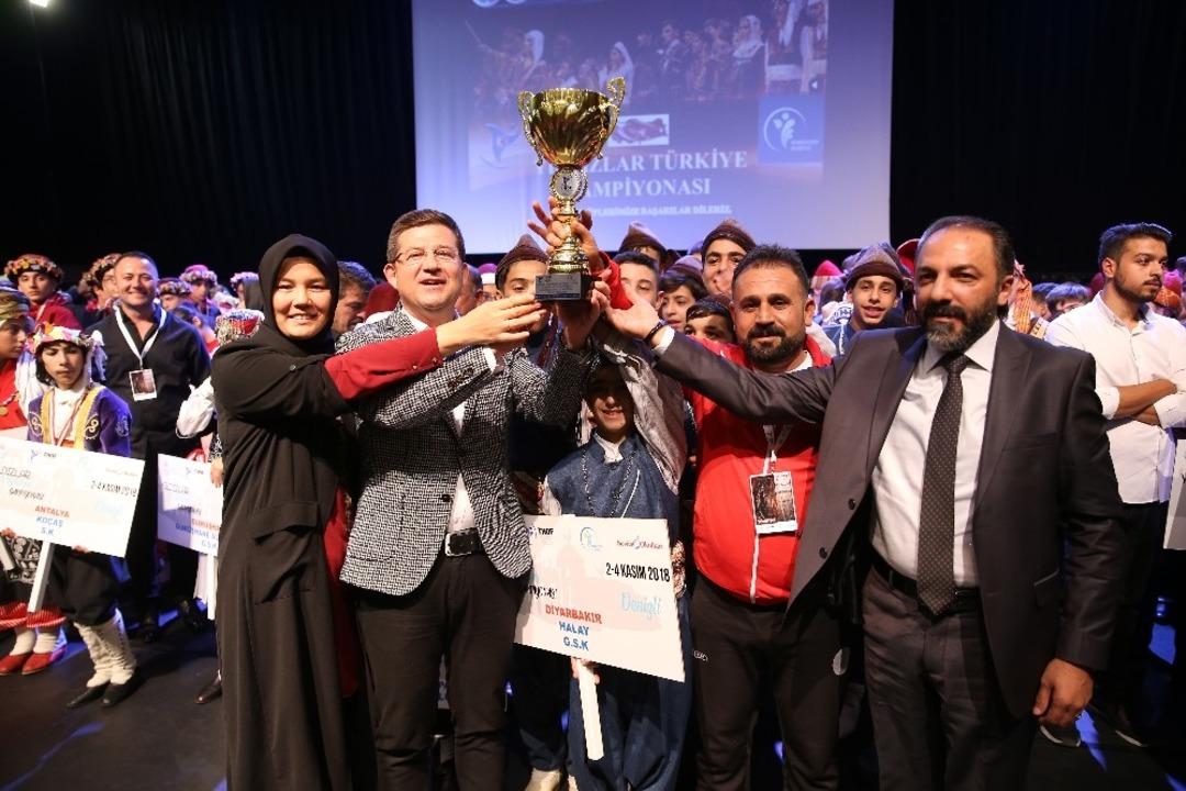 Merkezefendi&rsquo;de halk oyunları r&uuml;zgarı esti