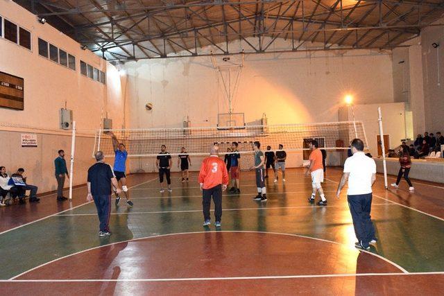 Çatak’ta ‘Kurumlar arası Voleybol Turnuvası’ sona erdi