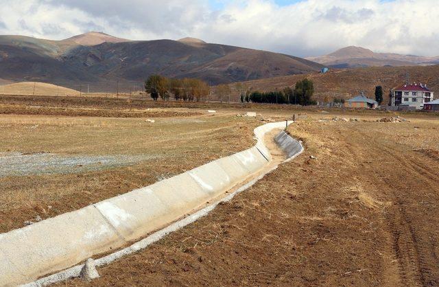 Çaldıran’a 6 bin 600 metre uzunluğunda sulama kanalı