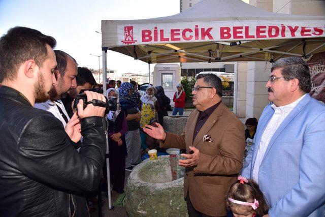 AK Partili Yağcı, kadınlarla birlikte yufka açtı