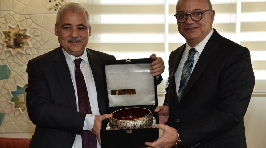 Başkan Erg&uuml;n Vali G&uuml;ven&ccedil;er&rsquo;i ağırladı