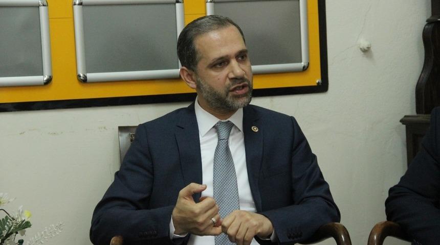 &Ouml;zel: "Elimizde ithal cep telefonlarıyla hayvan ithalatına karşı &ccedil;ıkmamız abes"