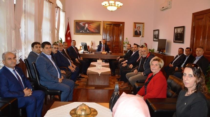 AK Parti Edremit İl&ccedil;e y&ouml;netiminden Kaymakam Sırmalı&rsquo;ya ziyaret