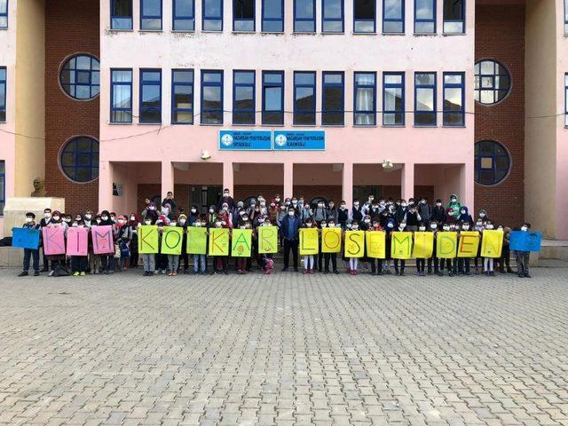 Öğrenciler, Lösemi’ye dikkat çekmek için maske taktı