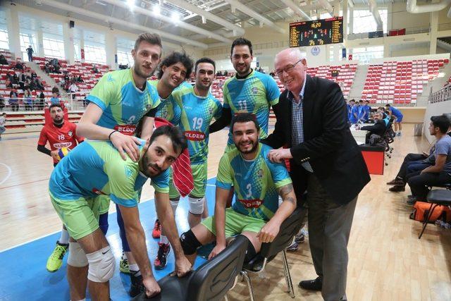 Odunpazarı Voleybol Takımı evinde galip