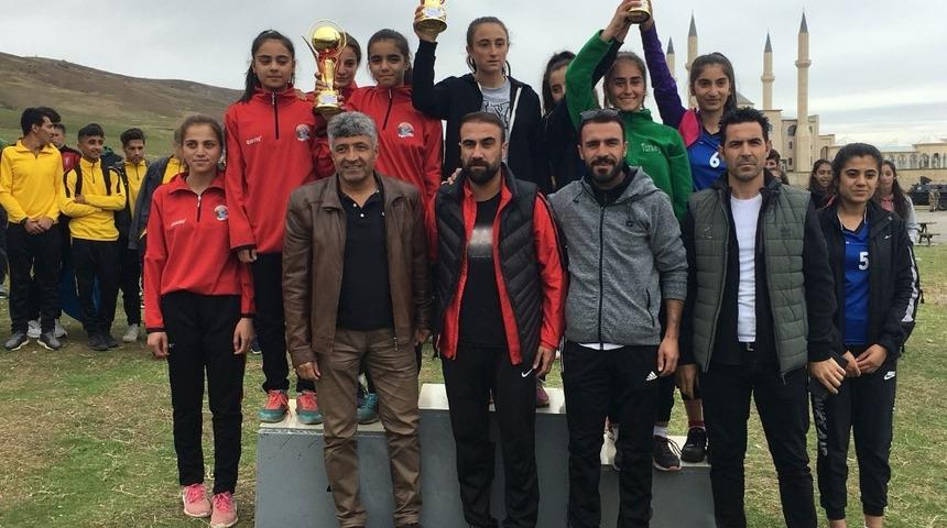 Van B&uuml;y&uuml;kşehir Belediyespor Kul&uuml;b&uuml;nden b&uuml;y&uuml;k başarı