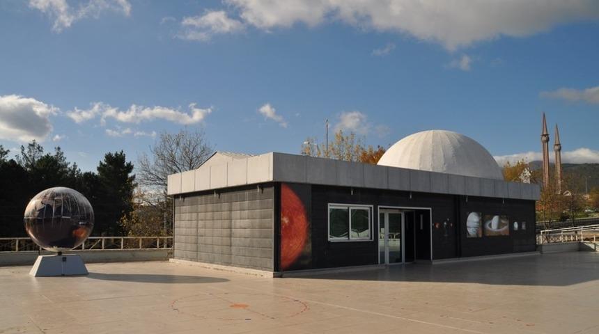 OM&Uuml;&rsquo;n&uuml;n uzaya a&ccedil;ılan penceresi