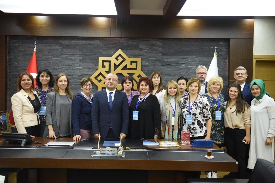 Yabancı &ouml;ğretmenler Karesi Belediyesini ziyaret etti