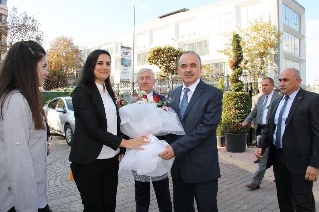 Yalova Valisi Muammer Erol g&ouml;revine başladı