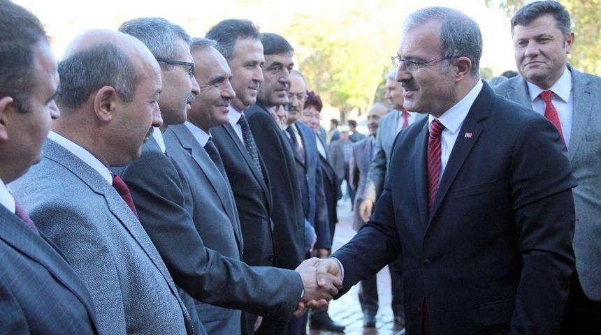 Vali &Ouml;mer Toraman g&ouml;reve başladı