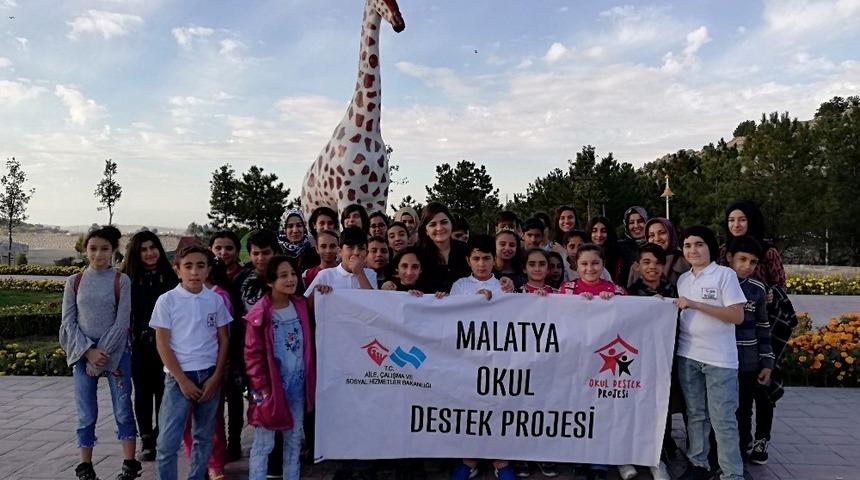 &Ccedil;ocuklara hayvanat bah&ccedil;esi gezdirildi