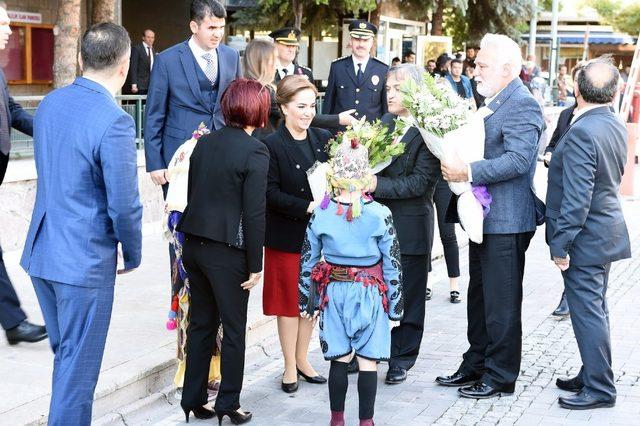 Vali Funda Kocabıyık göreve başladı