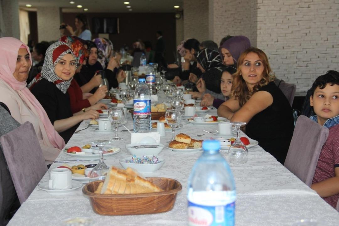 İdareci, &ouml;ğretmen ve veli kaynaşması başarıyı getirdi