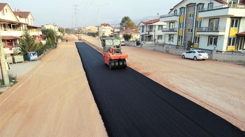 Başiskele&rsquo;de asfalt &ccedil;alışmaları s&uuml;r&uuml;yor
