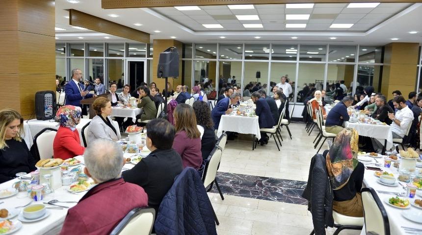 Rekt&ouml;r Savaşan, SA&Uuml; kalite el&ccedil;ileri ile buluştu