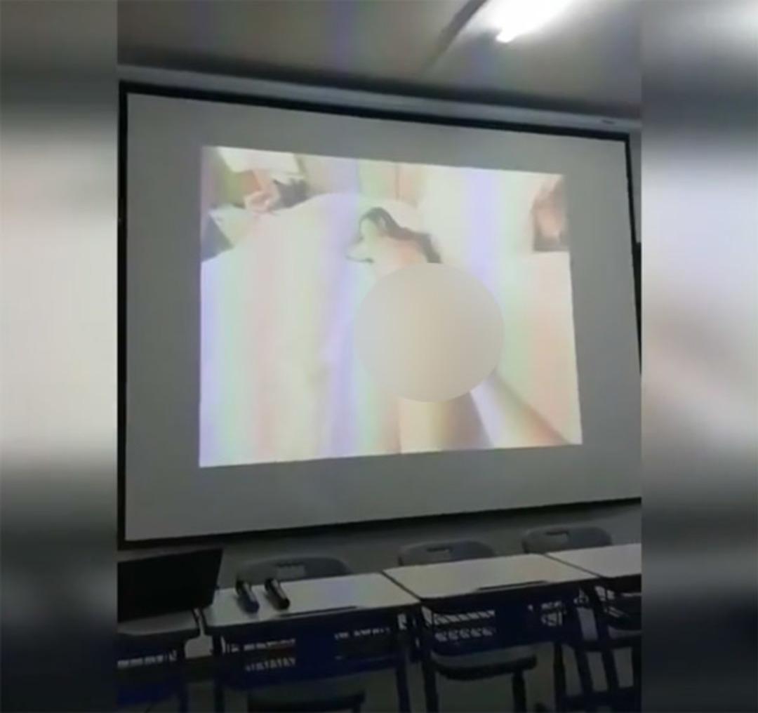 Sınıfta skandal g&ouml;r&uuml;nt&uuml;ler! &Ccedil;ırıl&ccedil;ıplak...