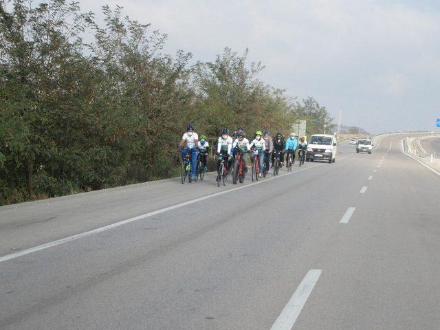 Pedallar lösemili çocuklar için döndü