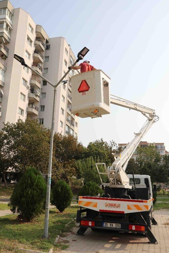 Bayraklı’nın parklarında enerji tasarrufu