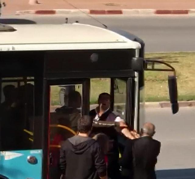 Şoför, 'Gazi kartı geçmez' diyerek otobüsten indirdi