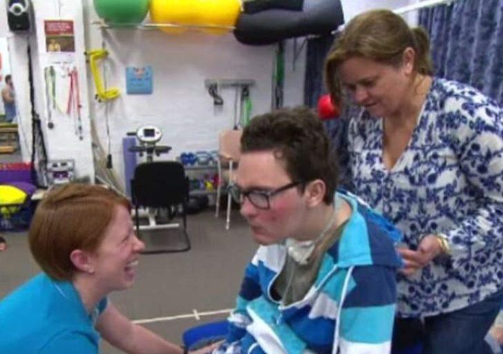 İddia uğruna sümüklü böcek yedi, hayatını zindana çevirdi  G3