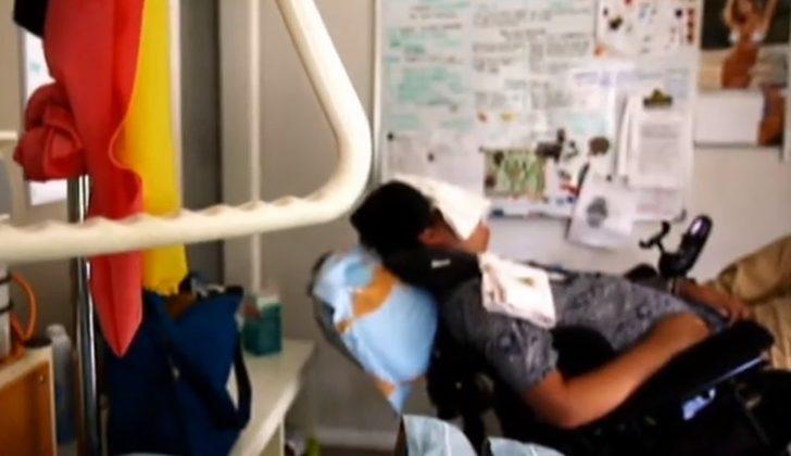 İddia uğruna sümüklü böcek yedi, hayatını zindana çevirdi  G5