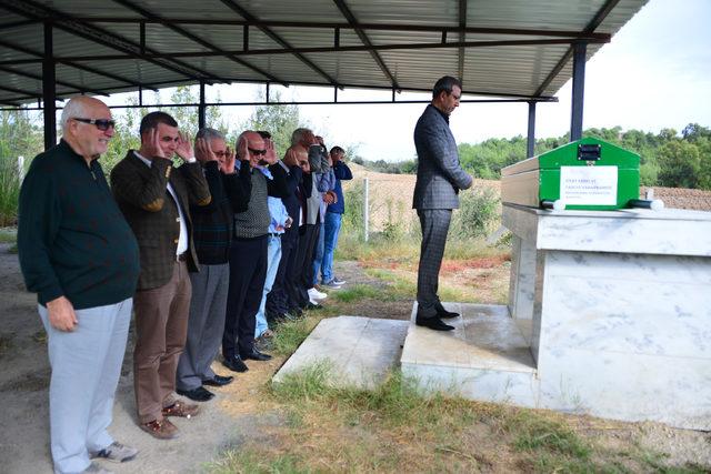 Kararname bekleyen kamu müteahhitleri, temsili cenaze namazı kıldı