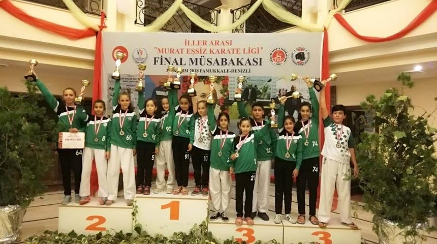 Salihlili karateciler 13 madalya kazandı