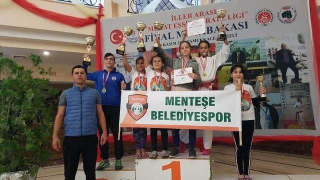 Denizli’den 7 kupayla döndüler