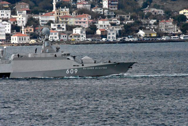 Rus savaş gemisi, Çanakkale Boğazı'ndan römorkörle geçti
