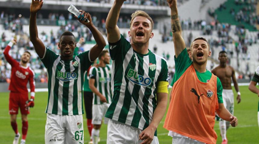 Bursaspor'da kaptan Ertuğrul'dan taraftarlara &ccedil;ağrı