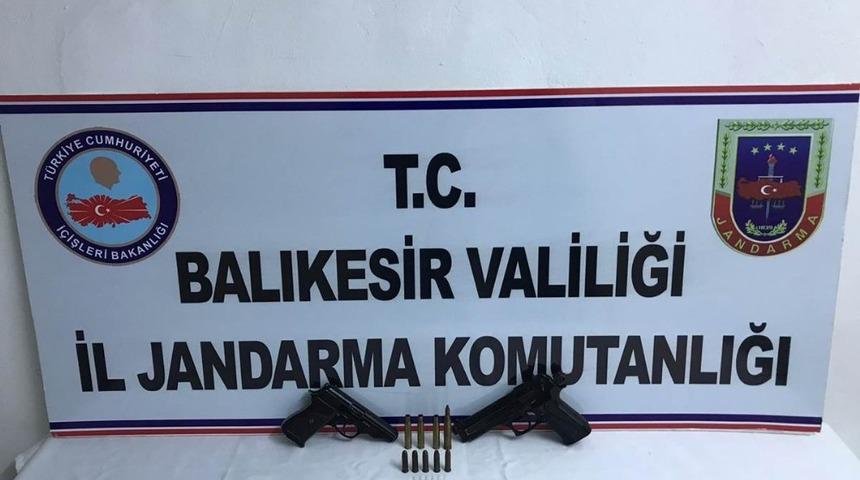 Balıkesir&rsquo;de ruhsatsız silah baskını