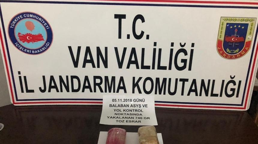 Yolcuların &uuml;zerinde uyuşturucu madde bulundu