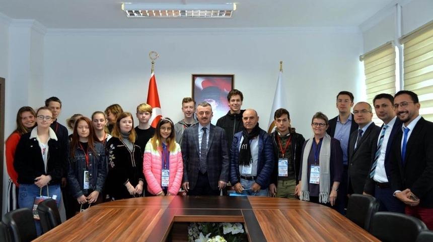 Vali B&uuml;y&uuml;kakın, yabancı &ouml;ğrencileri ağırladı