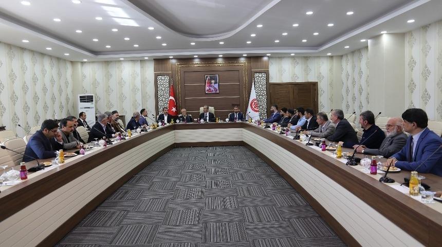 STK&rsquo;lar Rekt&ouml;r Alim&rsquo;in yanında