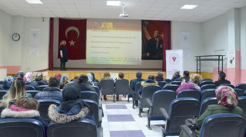 Velilere &ouml;ğrenme g&uuml;&ccedil;l&uuml;ğ&uuml; eğitimi verildi
