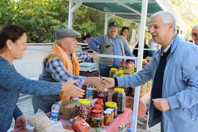 Söke Organik ve El Emeği Ürün Pazarında şenlik havası