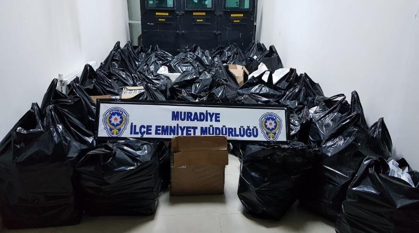 Muradiye&rsquo;de 26 bin 396 paket ka&ccedil;ak sigara ele ge&ccedil;irildi