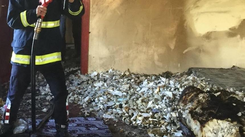 Başkale&rsquo;de ev yangını