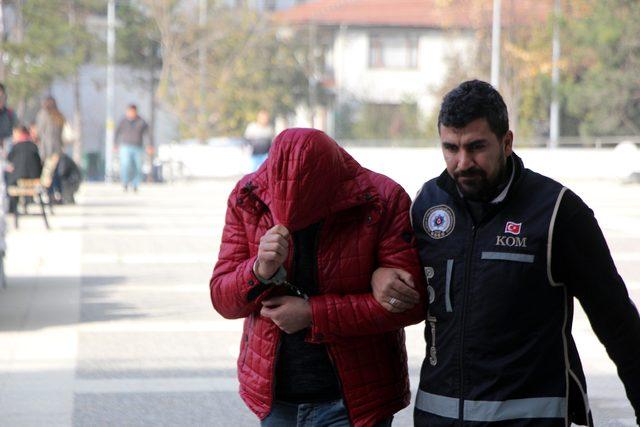 Dolandırıcılıktan aranan şüpheli, 26 kredi kartıyla yakalandı