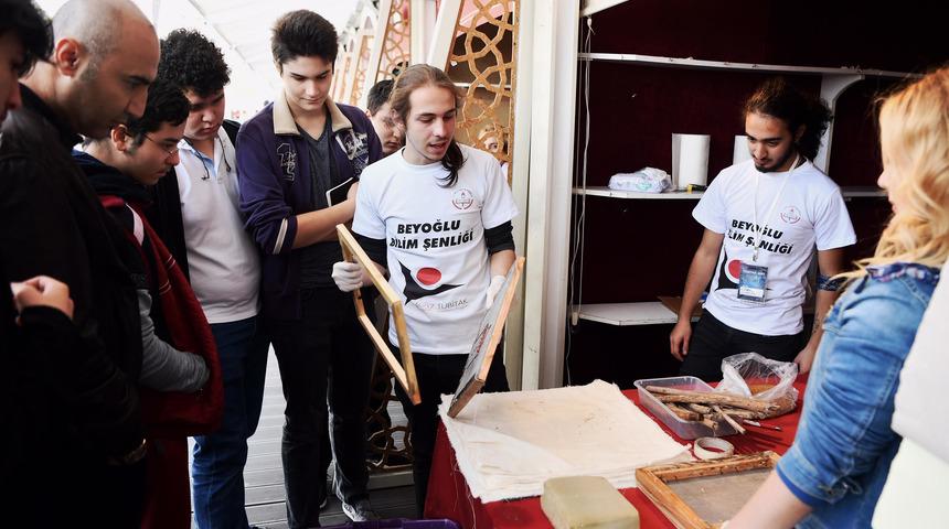 Meraklı zihinler Beyoğlu&rsquo;nda buluştu