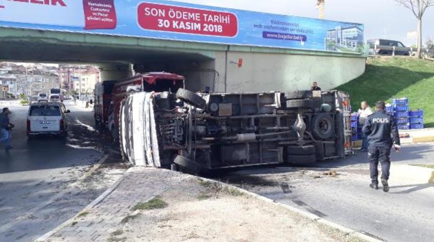 İstanbul'da trafiği kilitleyen kaza!